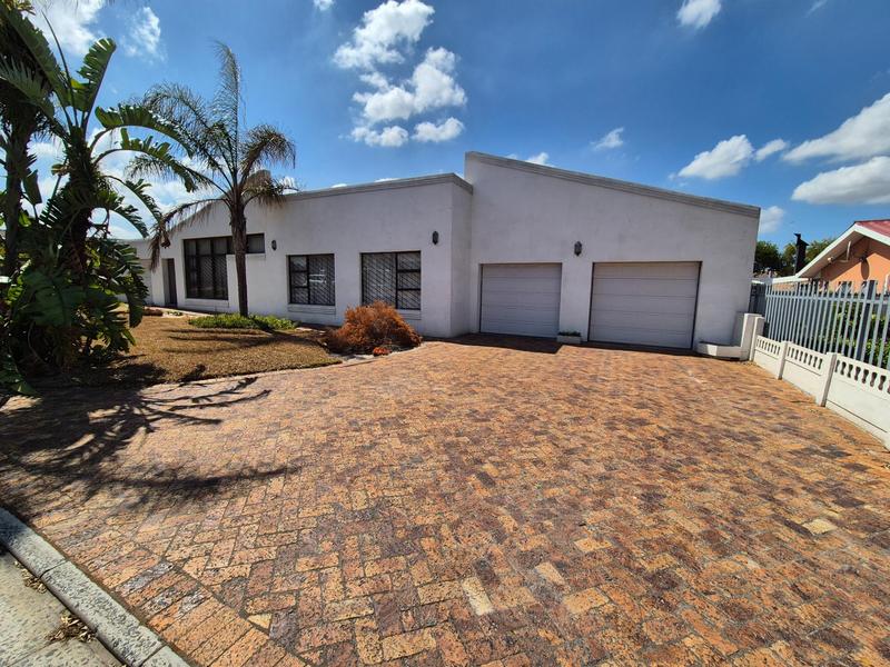 3 Bedroom Property for Sale in Mabille Park Western Cape